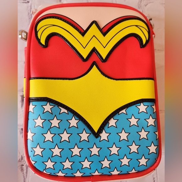 Wonder Woman Cosplay Crossbody Bag - Picture 1 of 5